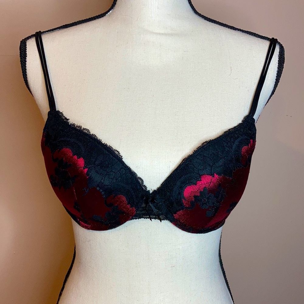 Marilyn Monroe Red & Black Lace bra 34C